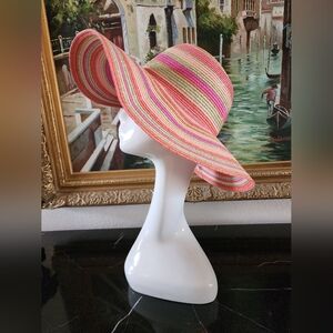 Never Worn- Stylish Summer Straw Hat!!🌺💛💐🌺💛💐